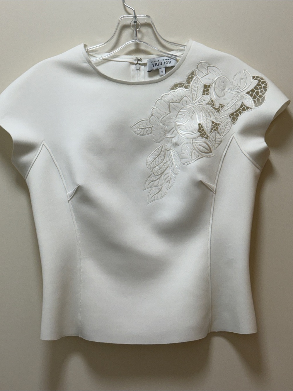 Teri Jon Ivory Floral Appliqué Cap Sleeve  Scuba Material Top Size 4